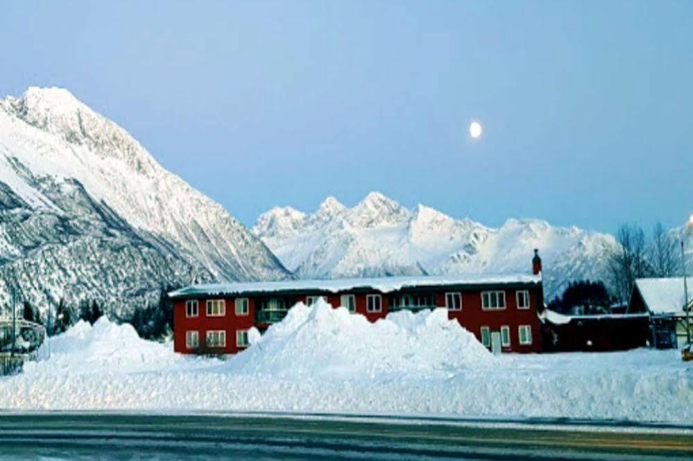Totem Hotel And Suites Valdez Exterior photo