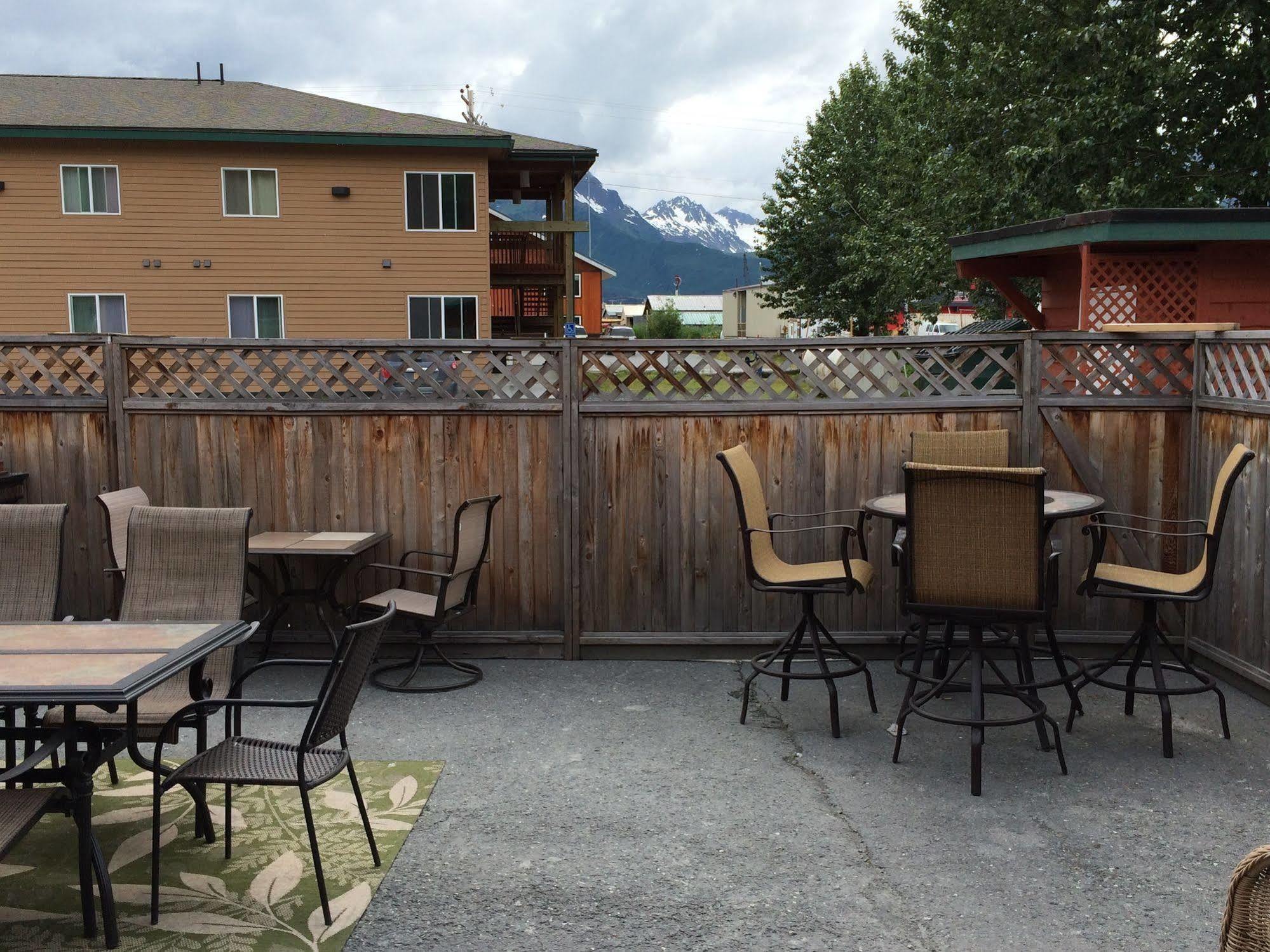 Totem Hotel And Suites Valdez Exterior photo