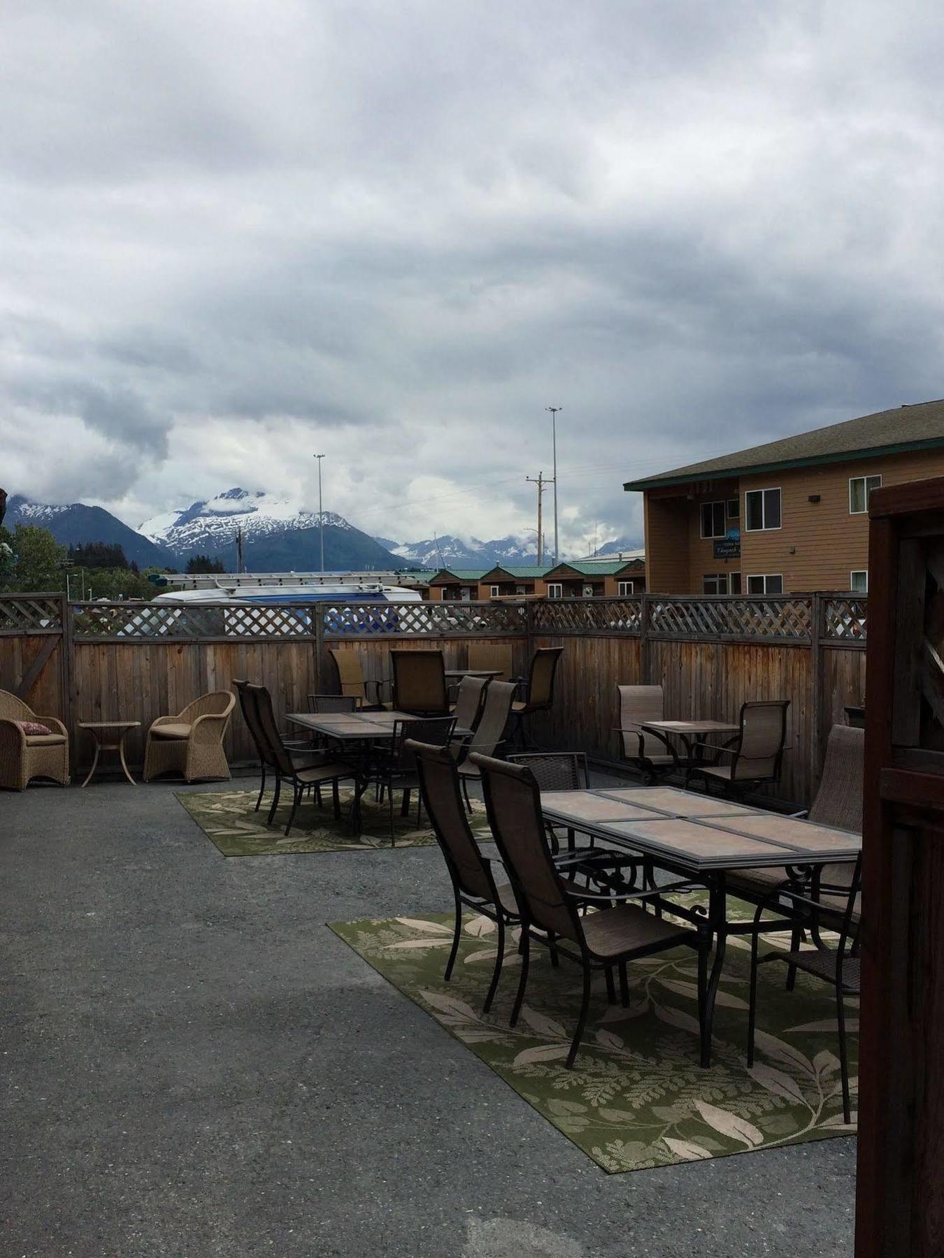 Totem Hotel And Suites Valdez Exterior photo